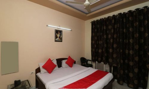Gurudham_deluxe_room_pic